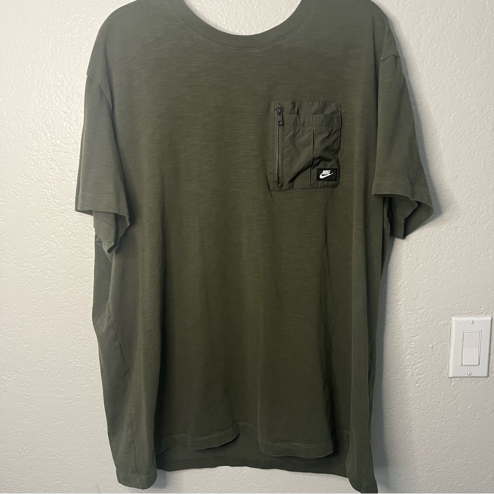 Nike Sportswear Utility Pocket Short Sleeve Green Shirt - Sz XXL